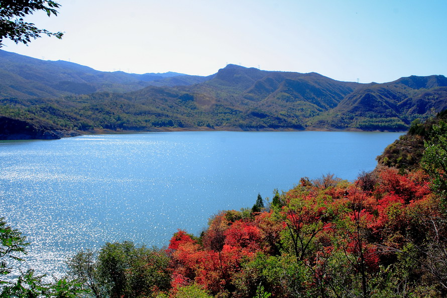 北京燕山天池湖畔酒店拍卖转让